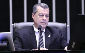 Comissão aprova proibição de abastecimento de veículos após disparo de trava de segurança da bomba