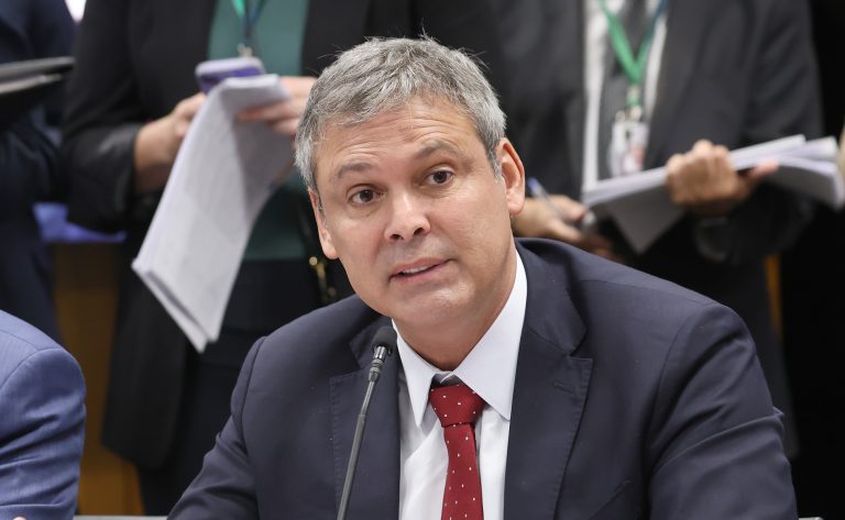 Lindbergh Farias: "Vitória do Estado de Direito"