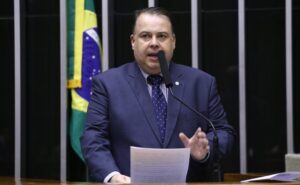 Comissão aprova campanhas educativas permanentes do governo sobre violência doméstica 
