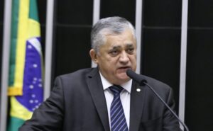 Líder do governo diz que recurso à Justiça sobre IOF não é confronto com o Congresso