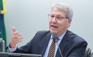 Reforma administrativa: acadêmicos sugerem avaliação de desempenho de servidores