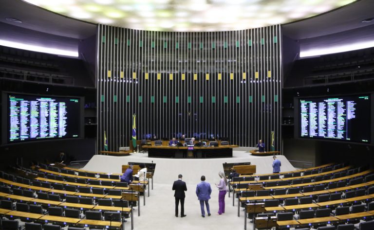 Discussão e Votação de Propostas Legislativas.
