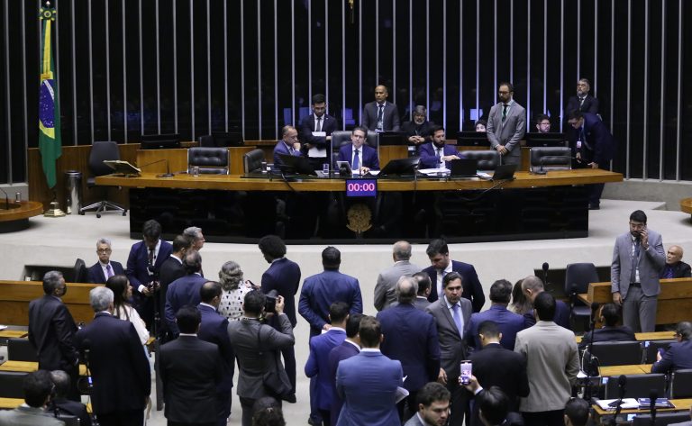Discussão e Votação de Propostas Legislativas.