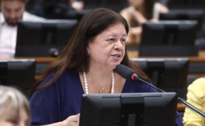 Lei amplia licença-maternidade após internações prolongadas
